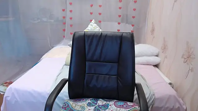 Snapshot of OlgaHottie chatting on October 8, 2025, 11:13 pm OlgaHottie online show from October 8, 2025, 11:13 pm