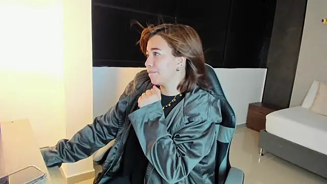 alma fenix online show from October 13, 2025, 12:27 pm