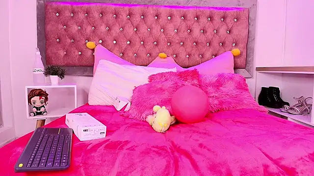 EmmaWilder online show from February 22, 2025, 8:53 pm