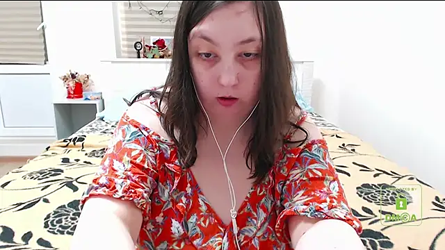 cute and hot online show from December 31, 2024, 6:57 pm