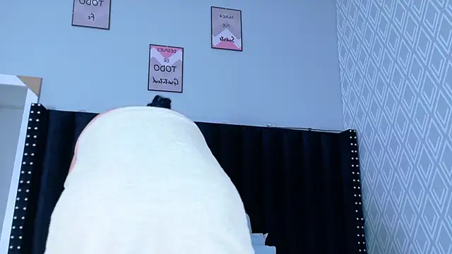 hotlatinateacher online show from February 4, 2026, 6:58 pm