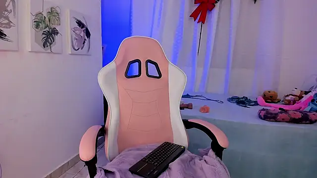 Lia Petite1 online show from March 7, 2025, 5:51 am