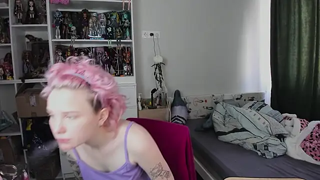 School Love online show from March 18, 2026, 7:11 am