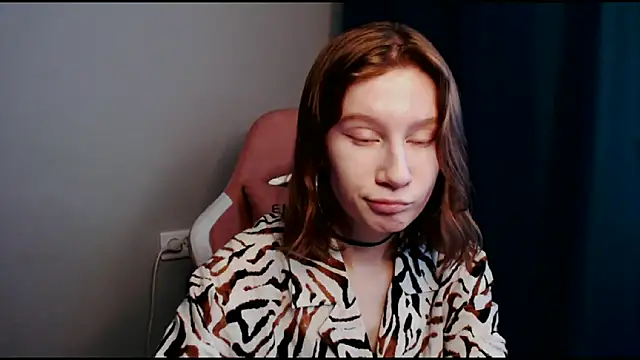 Snapshot of EnigmaSee chatting on December 7, 2024, 8:00 am EnigmaSee online show from December 7, 2024, 8:00 am