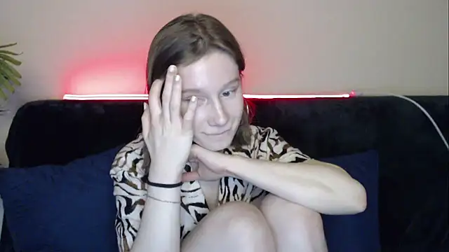 Snapshot of EnigmaSee chatting on December 7, 2024, 11:07 am EnigmaSee online show from December 7, 2024, 11:07 am