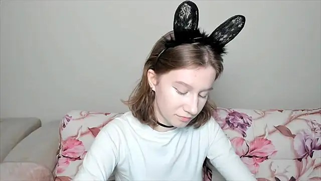 Snapshot of EnigmaSee chatting on December 16, 2024, 2:25 am EnigmaSee online show from December 16, 2024, 2:25 am