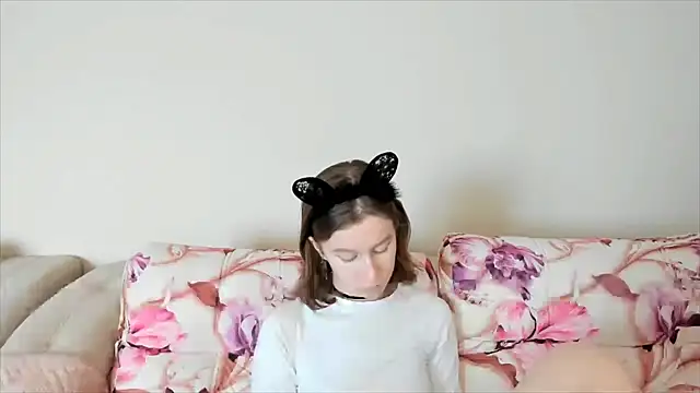 Snapshot of EnigmaSee chatting on December 16, 2024, 5:27 am EnigmaSee online show from December 16, 2024, 5:27 am