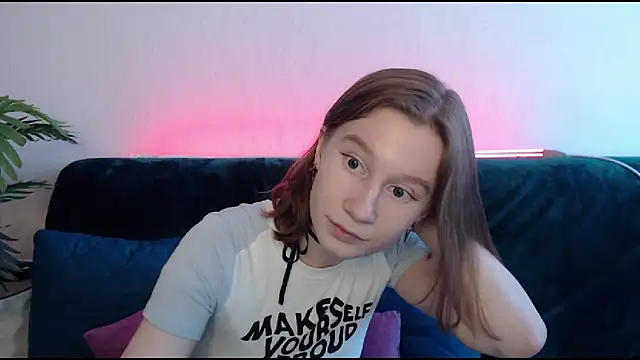 Snapshot of EnigmaSee chatting on December 18, 2024, 7:47 am EnigmaSee online show from December 18, 2024, 7:47 am