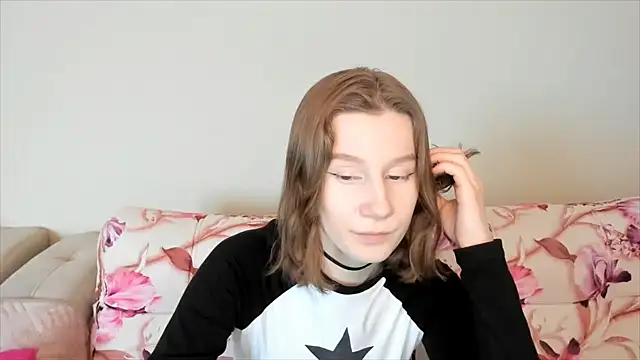 Snapshot of EnigmaSee chatting on December 29, 2024, 7:17 am EnigmaSee online show from December 29, 2024, 7:17 am