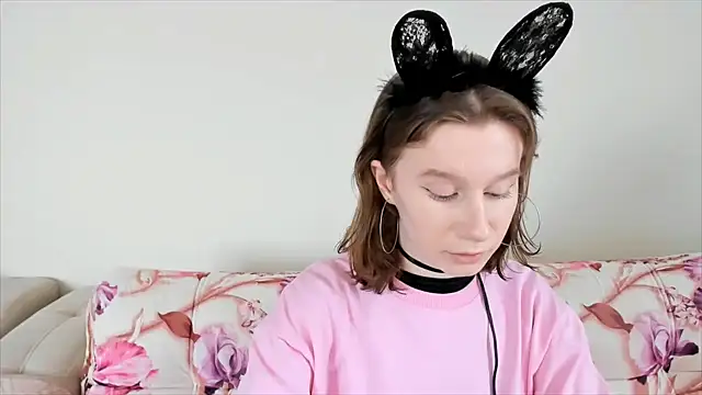 Snapshot of EnigmaSee chatting on January 22, 2025, 5:05 am EnigmaSee online show from January 22, 2025, 5:05 am