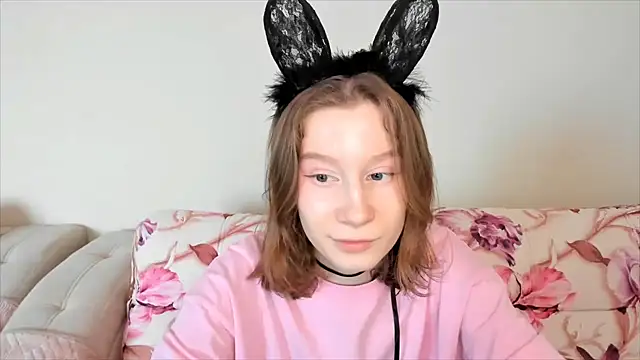 Snapshot of EnigmaSee chatting on January 25, 2025, 9:26 am EnigmaSee online show from January 25, 2025, 9:26 am