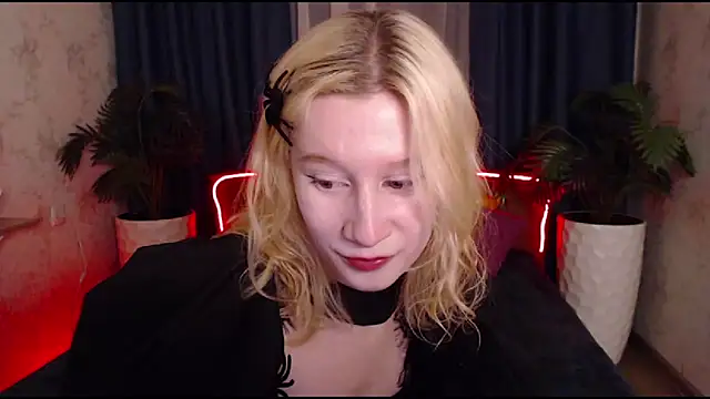 Snapshot of EnigmaSee chatting on November 1, 2025, 4:09 pm EnigmaSee online show from November 1, 2025, 4:09 pm