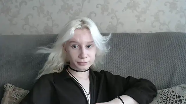 Snapshot of EnigmaSee chatting on July 6, 2026, 8:33 am EnigmaSee online show from July 6, 2026, 8:33 am