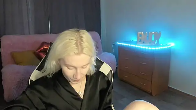 Snapshot of EnigmaSee chatting on July 11, 2026, 9:34 am EnigmaSee online show from July 11, 2026, 9:34 am