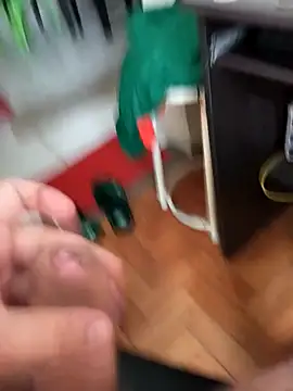 Snapshot of lobomisterioso13 chatting on January 6, 2025, 2:03 pm lobomisterioso13 online show from January 6, 2025, 2:03 pm