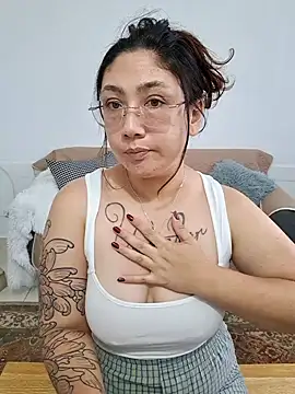 Snapshot of Mia_Ruiz chatting on September 28, 2025, 8:58 pm Mia Ruiz online show from September 28, 2025, 8:58 pm