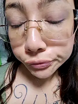 Snapshot of Mia_Ruiz chatting on October 30, 2025, 2:13 am Mia Ruiz online show from October 30, 2025, 2:13 am