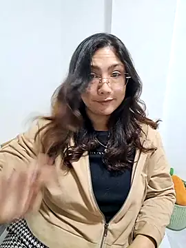 Snapshot of Mia_Ruiz chatting on November 4, 2025, 3:16 am Mia Ruiz online show from November 4, 2025, 3:16 am