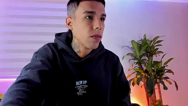 Snapshot of aldrinwhite chatting on October 8, 2025, 6:16 pm aldrinwhite online show from October 8, 2025, 6:16 pm