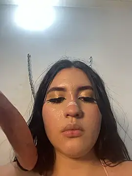 Snapshot of hally_berry____ chatting on January 19, 2026, 4:16 am hally berry online show from January 19, 2026, 4:16 am