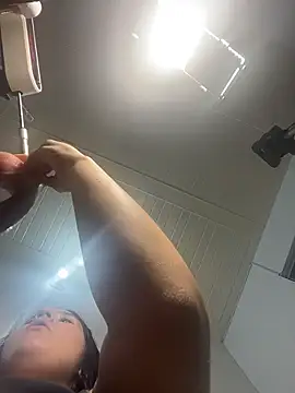 Snapshot of hally_berry____ chatting on February 14, 2026, 4:53 am hally berry online show from February 14, 2026, 4:53 am