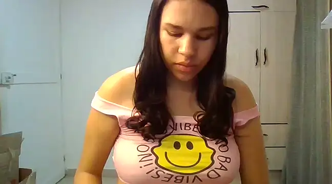 Snapshot of Indirasex_44 chatting on February 6, 2025, 4:21 am Indirasex 44 online show from February 6, 2025, 4:21 am