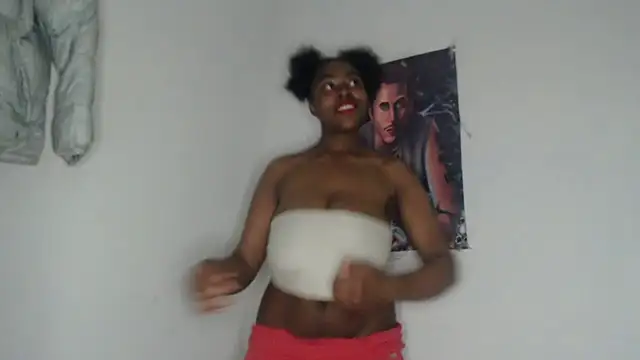 Snapshot of lyssyhorny chatting on November 24, 2025, 11:32 am lyssyhorny online show from November 24, 2025, 11:32 am