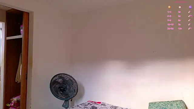 Gaby Vegaa online show from November 17, 2025, 10:04 pm