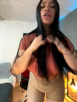 Snapshot of emmily_d chatting on November 3, 2025, 7:04 pm emmily d online show from November 3, 2025, 7:04 pm