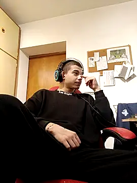 Snapshot of BigDickEnrg7195 chatting on February 14, 2025, 11:53 pm BigDickEnrg7195 online show from February 14, 2025, 11:53 pm