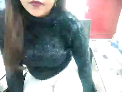 Snapshot of aarushi_sharmaa chatting on February 3, 2025, 5:18 am aarushi sharmaa online show from February 3, 2025, 5:18 am