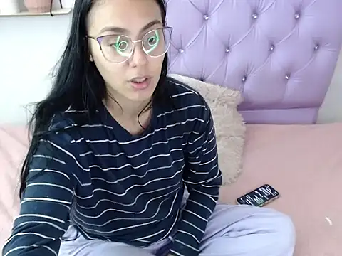 Freyja 01 online show from October 5, 2025, 2:32 am