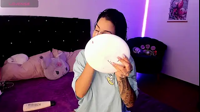 Alice woodville online show from December 11, 2024, 8:07 pm