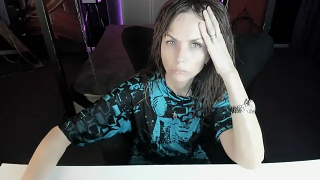 Elizabe th online show from March 15, 2025, 9:27 pm