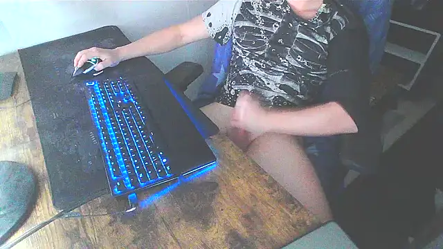 WouldLovetoFuckYou666 online show from December 8, 2024, 5:11 pm