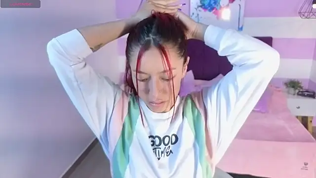 Scarlett  bell online show from November 24, 2025, 1:22 pm