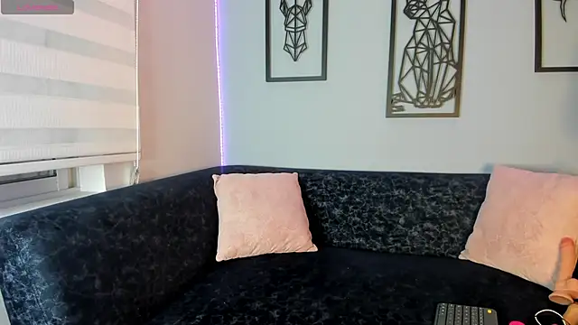 Annie karlsson   online show from December 20, 2024, 8:12 pm