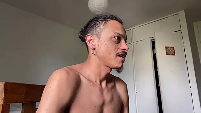 Snapshot of villanocat chatting on December 6, 2024, 7:56 pm villanocat online show from December 6, 2024, 7:56 pm