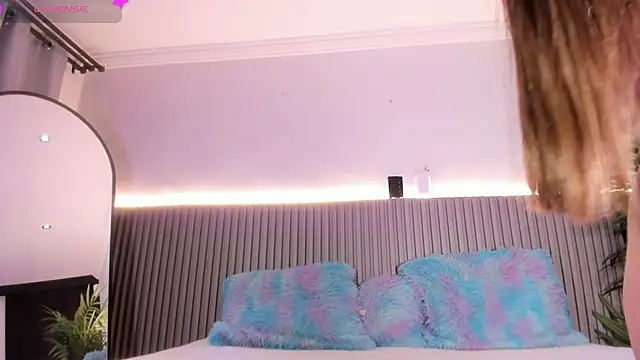 valentina lux online show from February 10, 2026, 7:07 pm