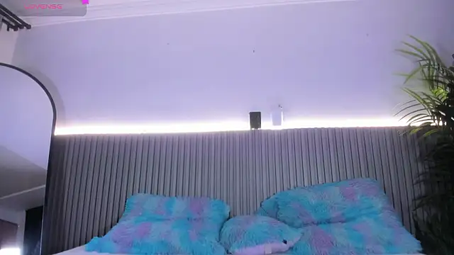 valentina lux online show from February 11, 2026, 7:08 pm