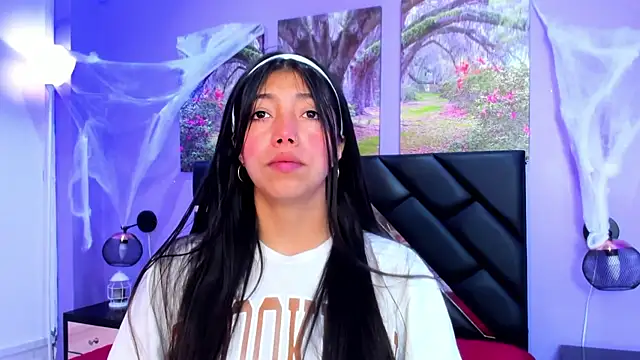 KimberlyVillaLobos online show from October 21, 2025, 11:33 am