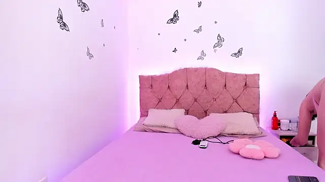 jade dakota   online show from October 21, 2025, 12:00 am