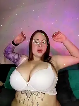 Snapshot of soofy__ chatting on October 9, 2025, 2:09 am soofy online show from October 9, 2025, 2:09 am