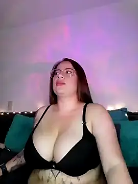 soofy   online show from November 17, 2025, 5:24 am