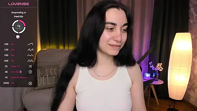 Snapshot of hannacheekss_ chatting on December 7, 2024, 2:09 am hannacheekss online show from December 7, 2024, 2:09 am