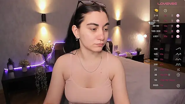 Snapshot of hannacheekss_ chatting on December 12, 2024, 6:57 am hannacheekss online show from December 12, 2024, 6:57 am