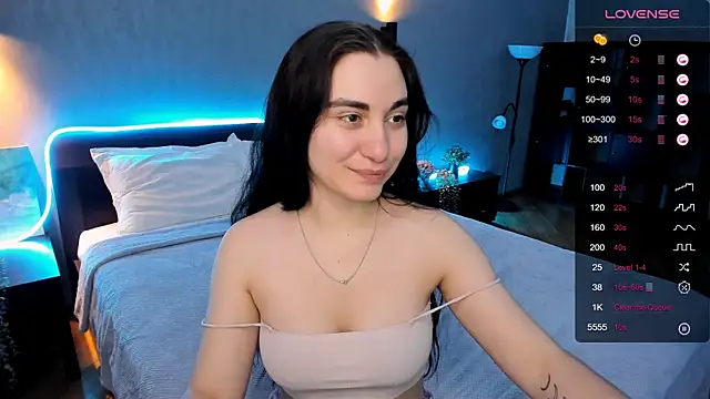 Snapshot of hannacheekss_ chatting on January 13, 2025, 10:03 am hannacheekss online show from January 13, 2025, 10:03 am