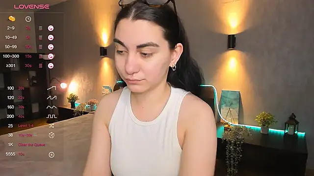 Snapshot of hannacheekss_ chatting on January 20, 2025, 2:01 am hannacheekss online show from January 20, 2025, 2:01 am