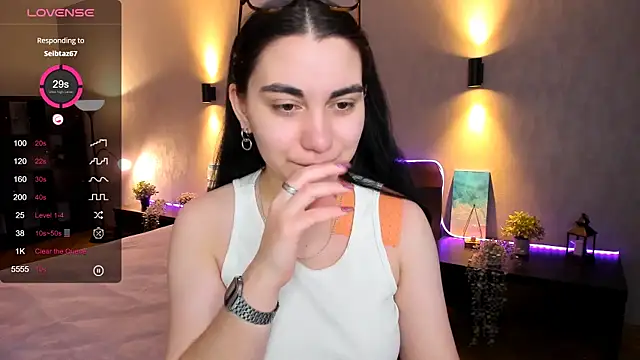 Snapshot of hannacheekss_ chatting on January 29, 2025, 2:09 am hannacheekss online show from January 29, 2025, 2:09 am