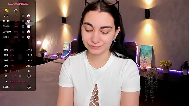 Snapshot of hannacheekss_ chatting on February 4, 2025, 2:07 am hannacheekss online show from February 4, 2025, 2:07 am